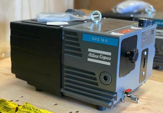 Вакуумный насос GVS16A, мощность двигателя 0.9 кВт, предел по водяному пару 15 мбар, предназначен для производства полупроводников и исследований