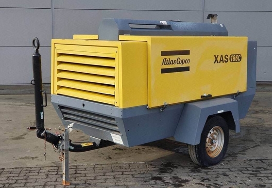 Черное номинальное рабочее давление 7 бар портативный компрессор XAS186C с выхлопным клапаном 1x3/4